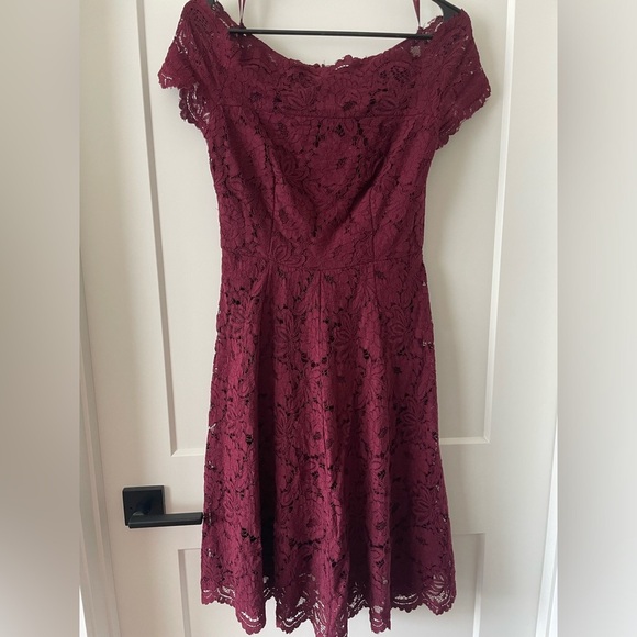 NWT - Le Chateau Lace Off-Shoulder Dress – Size 2 - Picture 10 of 14